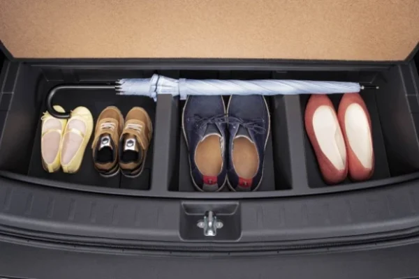 1660190041-1636122062-luggage-under-trayjpgjpg-optimized